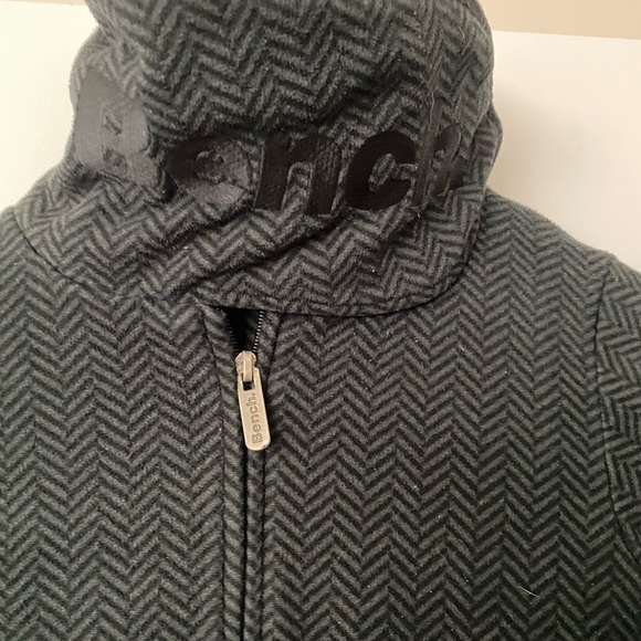 Grey/black herringbone with scarf Velcro collar - Picture 1 of 2